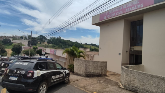 Homem é morto com vários tiros dentro de casa e dois suspeitos são presos em Araxá