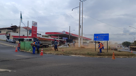 Serviços urbanos seguem em diversos bairros e espaços públicos nesta sexta-feira (26) em Araxá