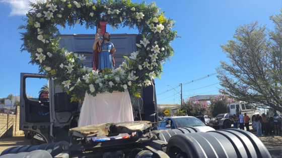 Festa dos Motoristas reúne mais de mil veículos, fortalece tradição e arrecada doações para entidades em Araxá